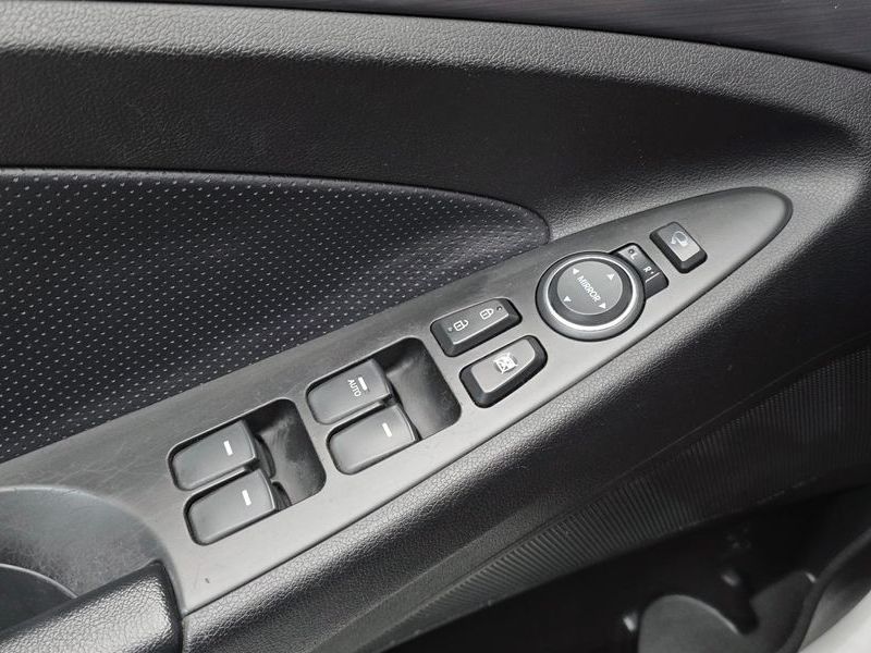 2013 Hyundai Sonata 2.0 Premier photo 16