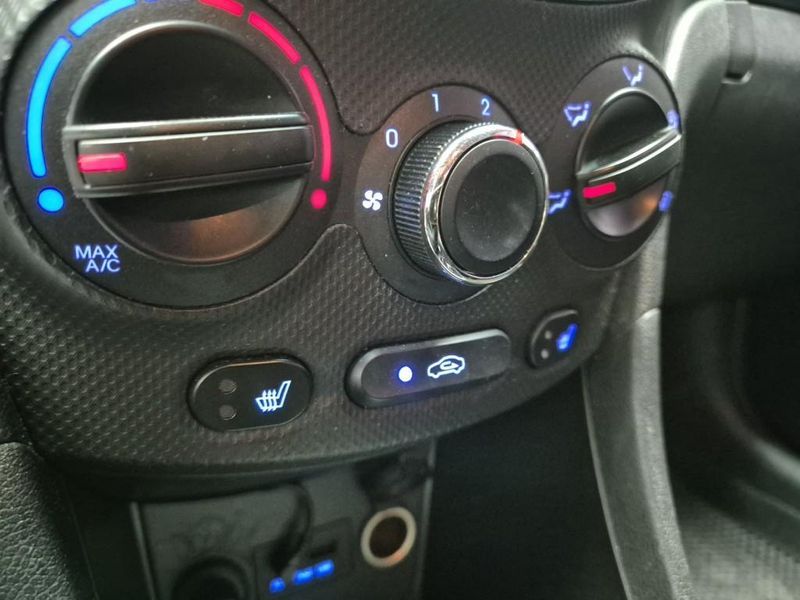 2012 Hyundai Accent Diesel 1.6 VGT Premium photo 16