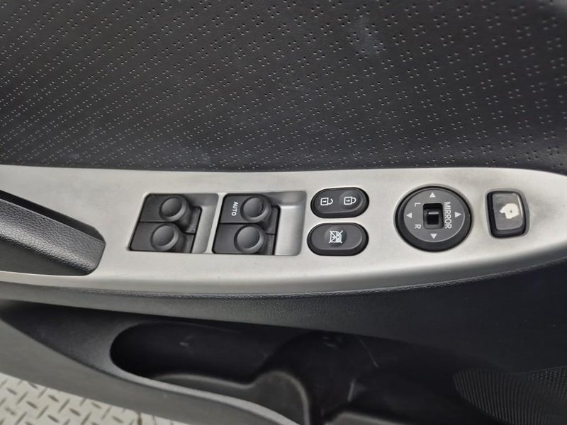 2012 Hyundai Accent Diesel 1.6 VGT Premium photo 17