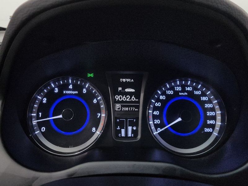 2014 Hyundai Grandeur HG240 Modern photo 8