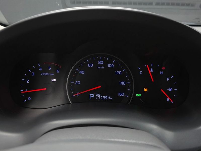 2014 Kia Carnival Grand GLX Premium photo 8