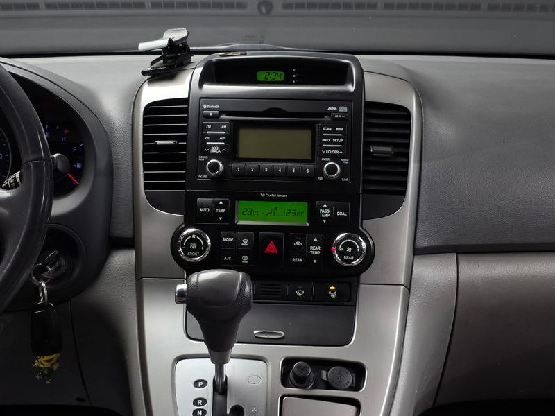 2014 Kia Carnival Grand GLX Premium photo 12