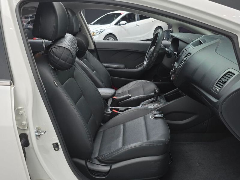 2015 Kia K3 Prestige photo 10