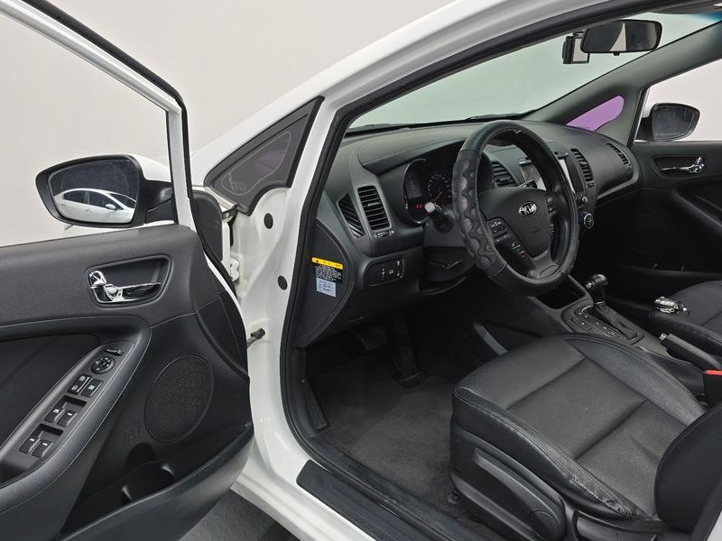 2015 Kia K3 Prestige photo 11