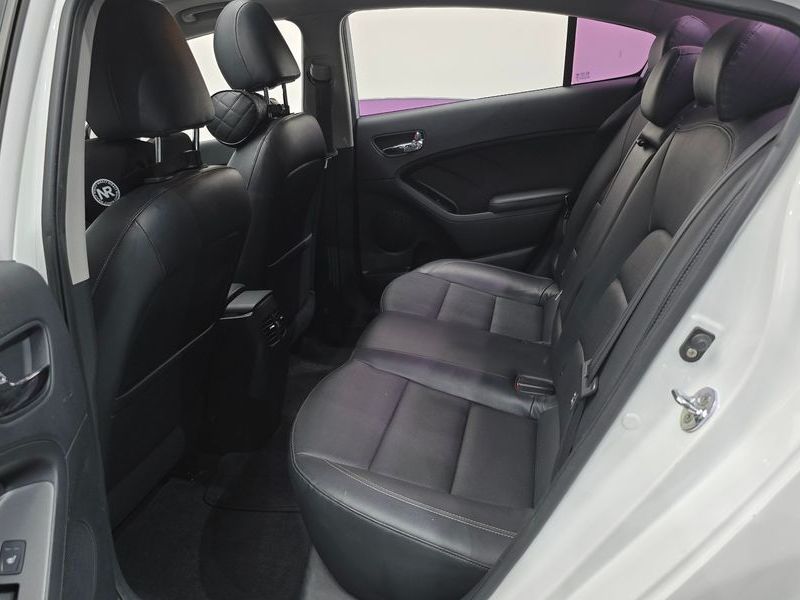 2015 Kia K3 Prestige photo 13