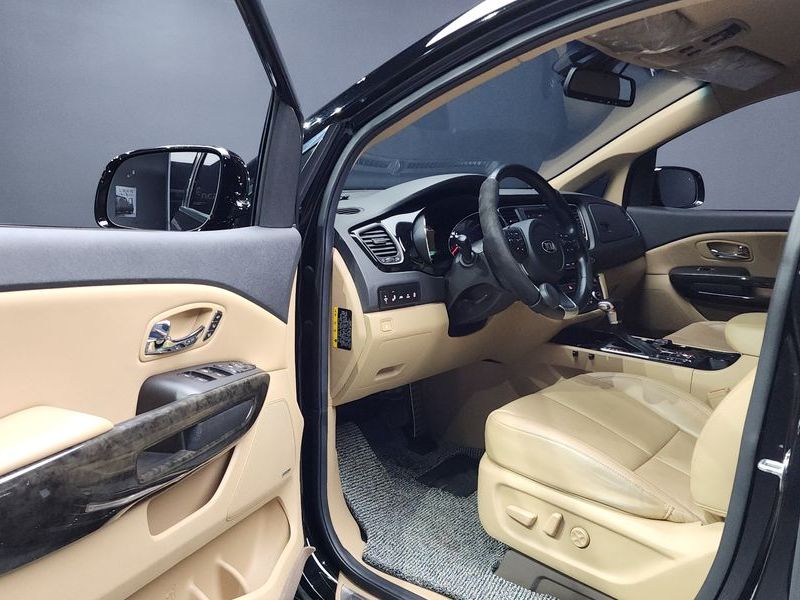 2020 Kia Carnival Gasoline 7-Seater Hi-Limousine President photo 10