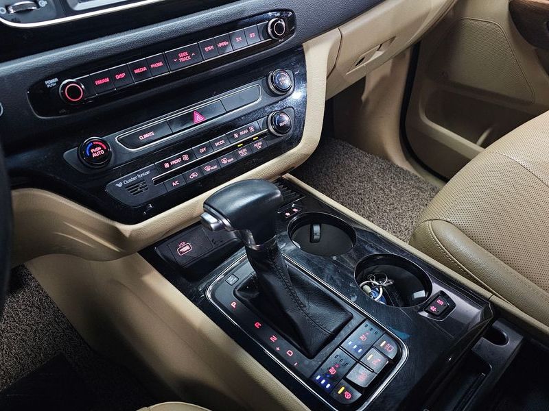 2018 Kia Carnival 9-seater Hi-Limousine Noblesse photo 9