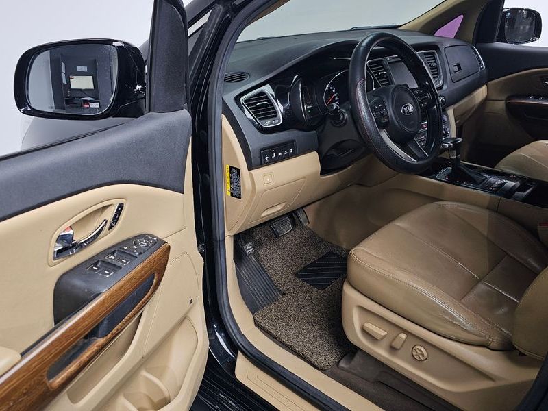 2018 Kia Carnival 9-seater Hi-Limousine Noblesse photo 12