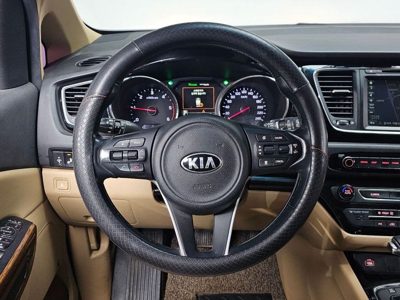 2018 Kia Carnival 9-seater Hi-Limousine Noblesse photo 14