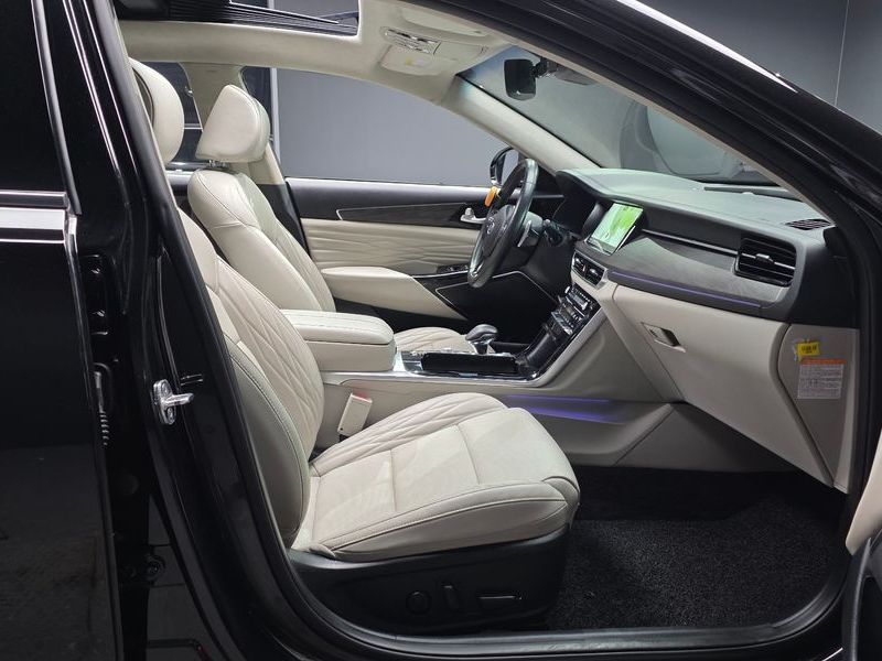 2020 Kia K7 Signature photo 12