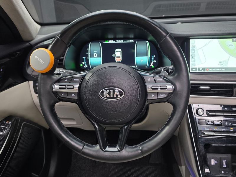 2020 Kia K7 Signature photo 13