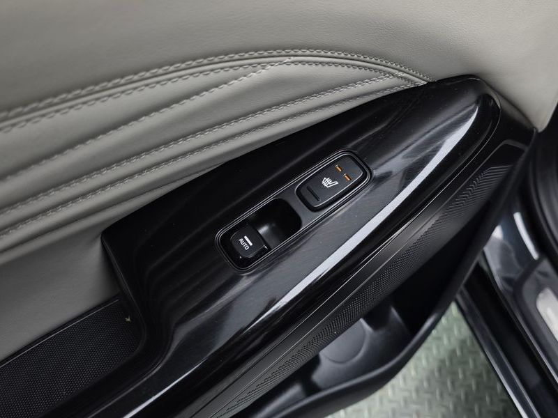 2020 Kia K7 Signature photo 18