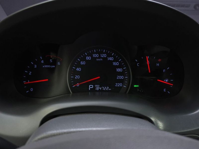 2012 Kia Carnival Grand GLX Luxury photo 8