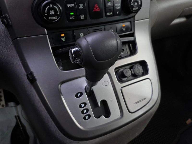 2012 Kia Carnival Grand GLX Luxury photo 9