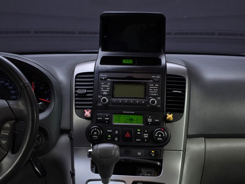 2012 Kia Carnival Grand GLX Luxury photo 15