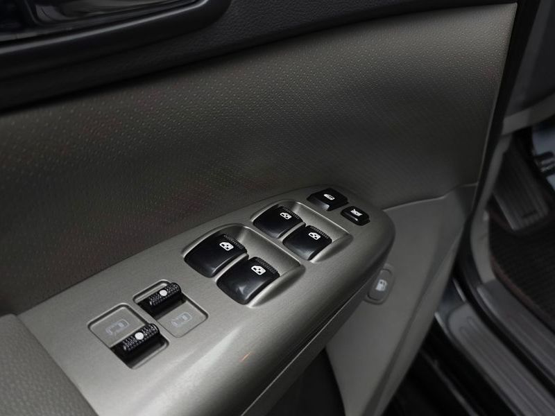 2012 Kia Carnival Grand GLX Luxury photo 17