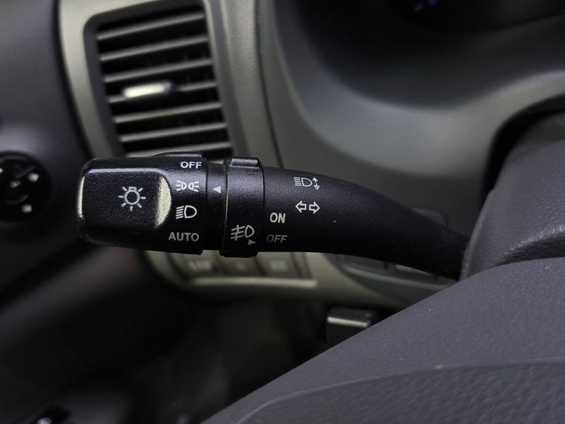 2012 Kia Carnival Grand GLX Luxury photo 18