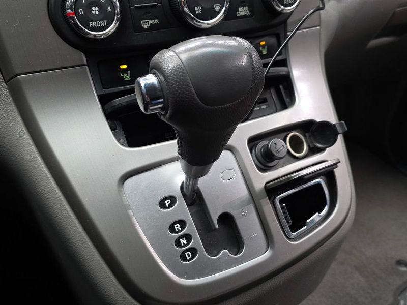 2014 Kia Carnival Grand GLX Deluxe photo 9