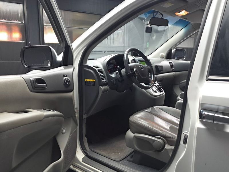 2014 Kia Carnival Grand GLX Deluxe photo 10