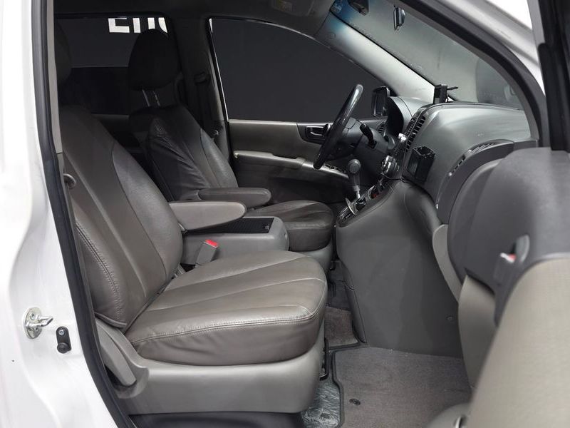 2014 Kia Carnival Grand GLX Deluxe photo 11