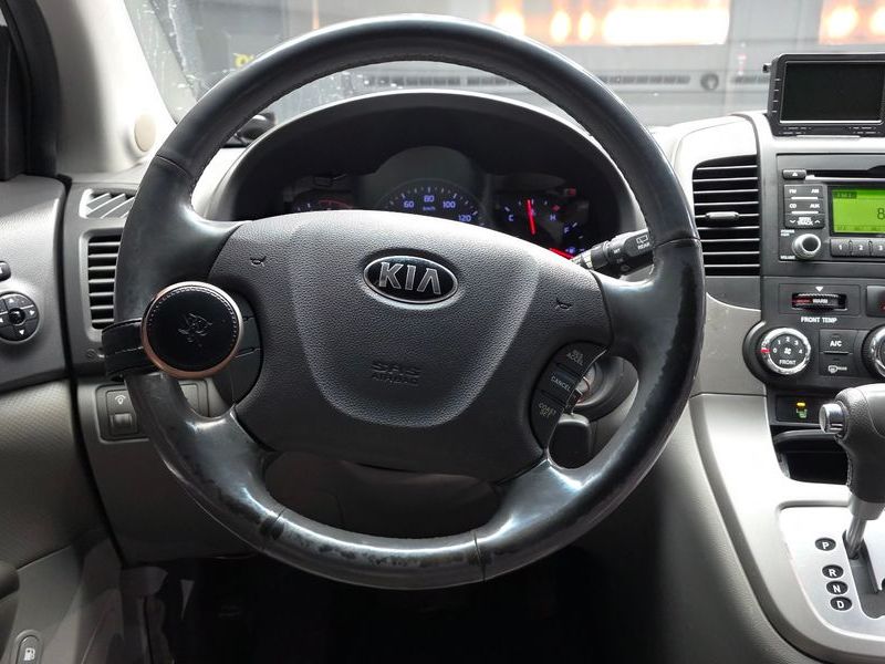 2014 Kia Carnival Grand GLX Deluxe photo 13