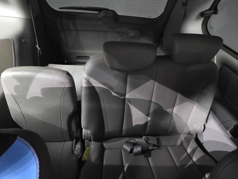 2014 Kia Carnival Grand GLX Deluxe photo 19