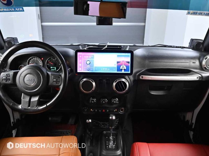 2012 Jeep Wrangler 2.8 Diesel Sahara 2Door photo 7