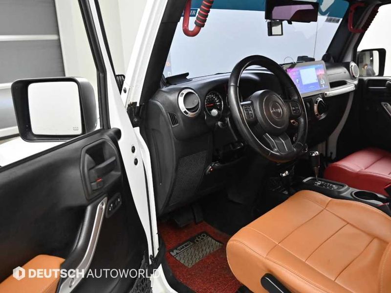 2012 Jeep Wrangler 2.8 Diesel Sahara 2Door photo 11