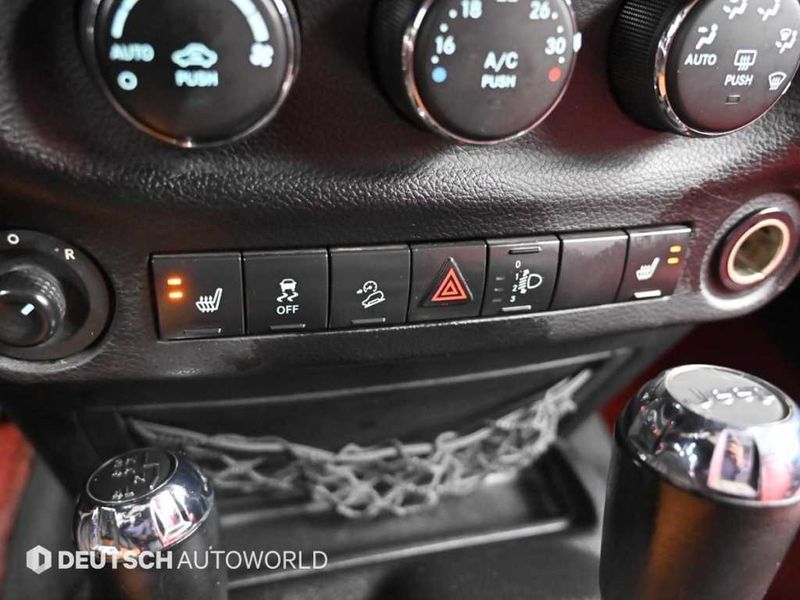 2012 Jeep Wrangler 2.8 Diesel Sahara 2Door photo 17