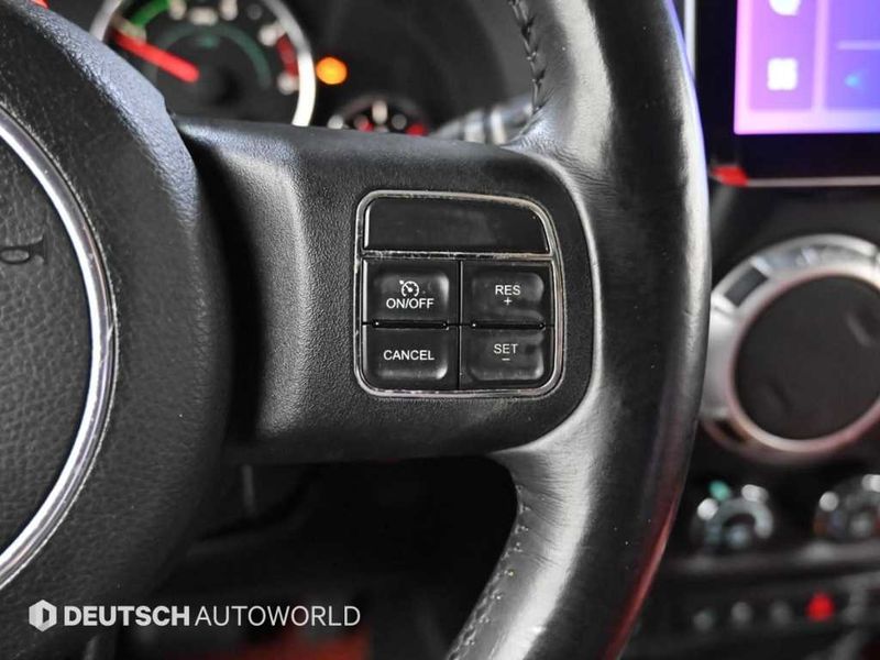 2012 Jeep Wrangler 2.8 Diesel Sahara 2Door photo 18