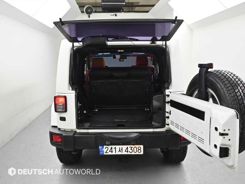 2012 Jeep Wrangler 2.8 Diesel Sahara 2Door photo 20