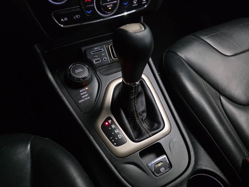 2016 Jeep Cherokee 2.2 Diesel Longitude AWD photo 9