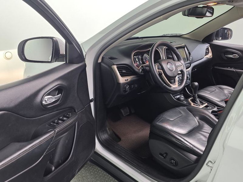 2016 Jeep Cherokee 2.2 Diesel Longitude AWD photo 10