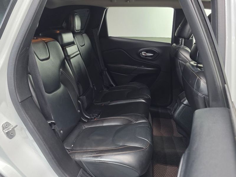 2016 Jeep Cherokee 2.2 Diesel Longitude AWD photo 11