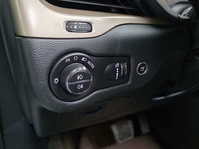 2016 Jeep Cherokee 2.2 Diesel Longitude AWD photo 19