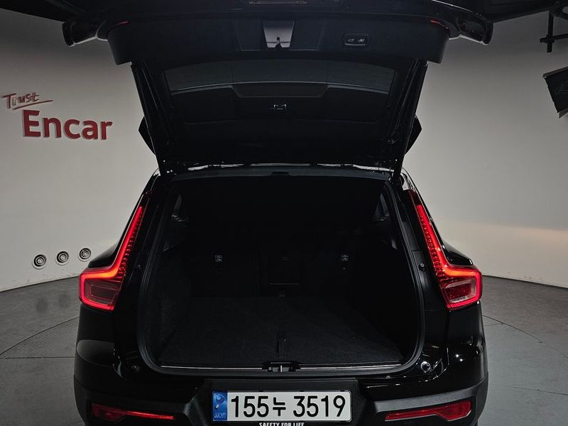 2025 Volvo XC40 B4 Ultra Bright photo 20