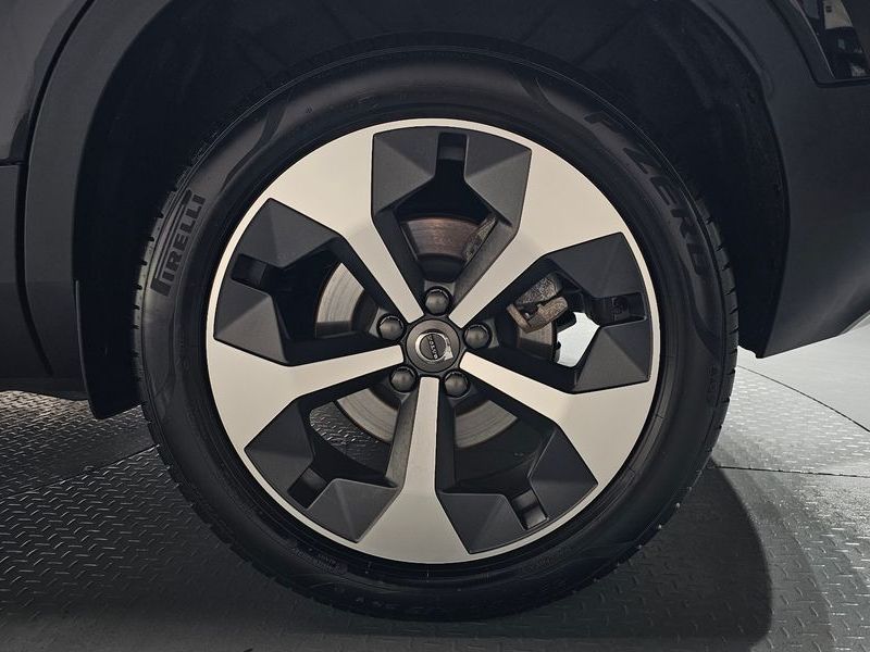 2025 Volvo XC40 B4 Ultra Bright photo 21