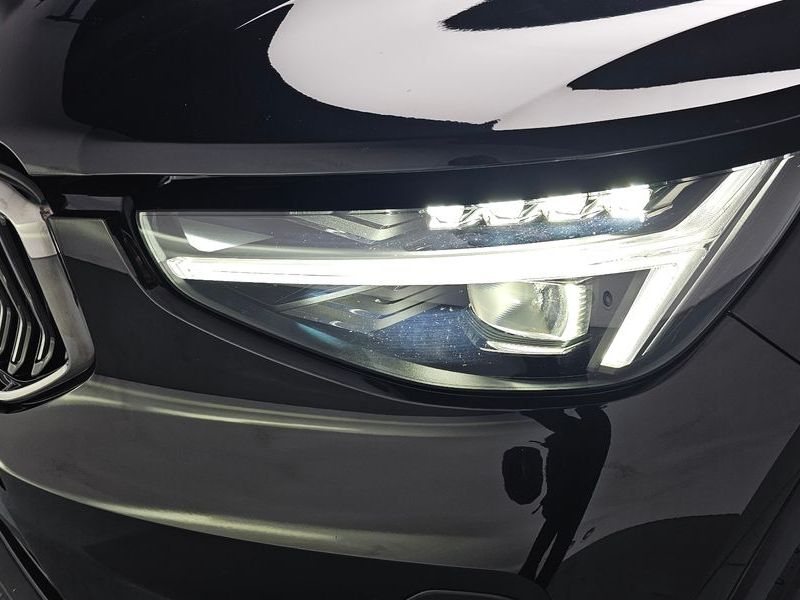 2025 Volvo XC40 B4 Ultra Bright photo 22
