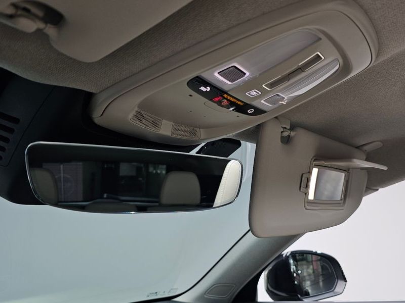 2025 Volvo XC40 B4 Ultra Bright photo 27