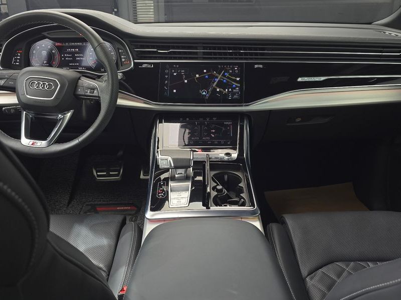 2023 Audi Q8 55 TFSI Quattro Premium photo 7