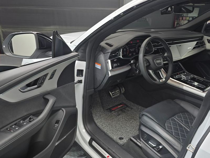 2023 Audi Q8 55 TFSI Quattro Premium photo 10
