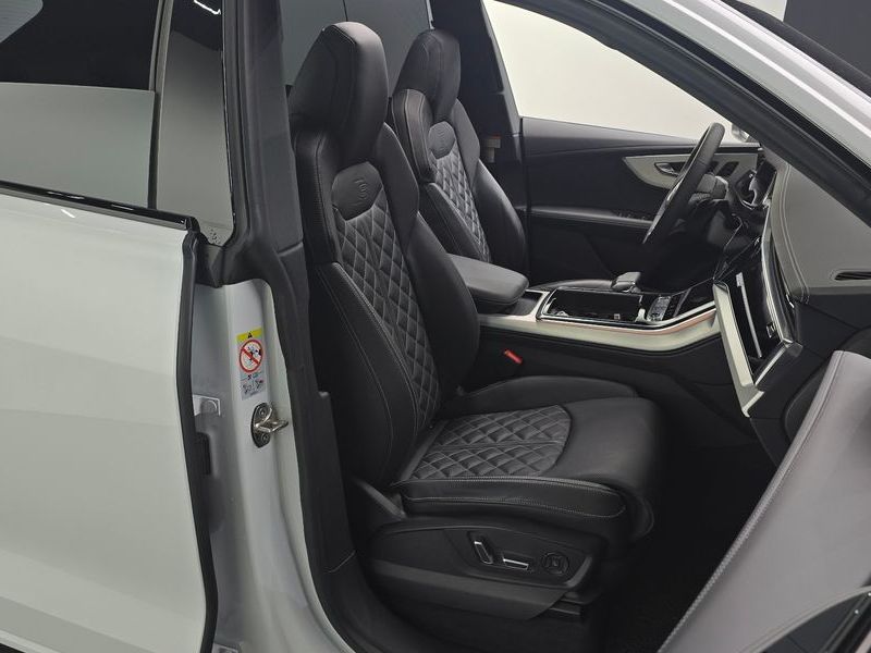 2023 Audi Q8 55 TFSI Quattro Premium photo 12