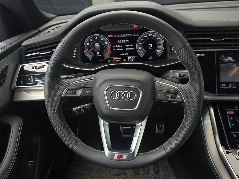 2023 Audi Q8 55 TFSI Quattro Premium photo 13