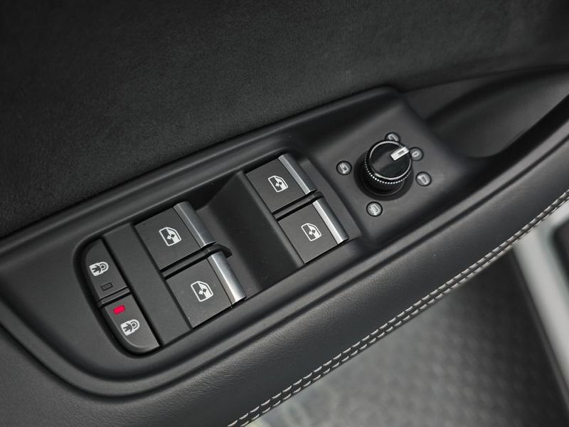 2023 Audi Q8 55 TFSI Quattro Premium photo 14