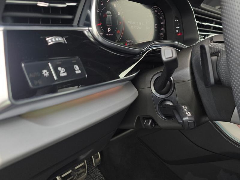 2023 Audi Q8 55 TFSI Quattro Premium photo 15