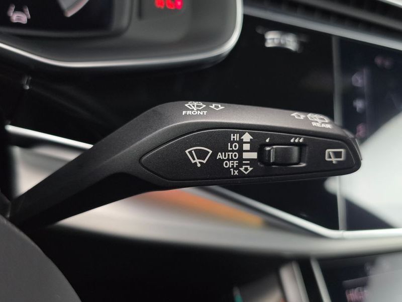 2023 Audi Q8 55 TFSI Quattro Premium photo 16