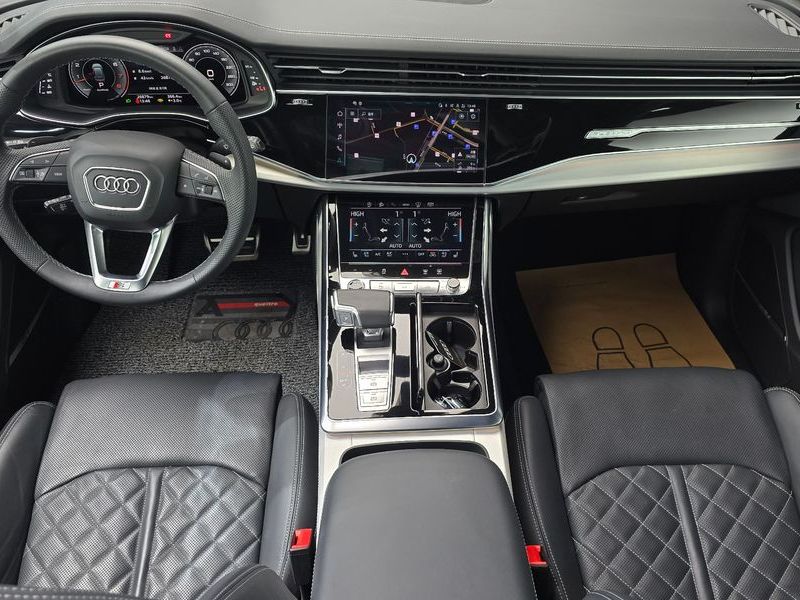 2023 Audi Q8 55 TFSI Quattro Premium photo 18