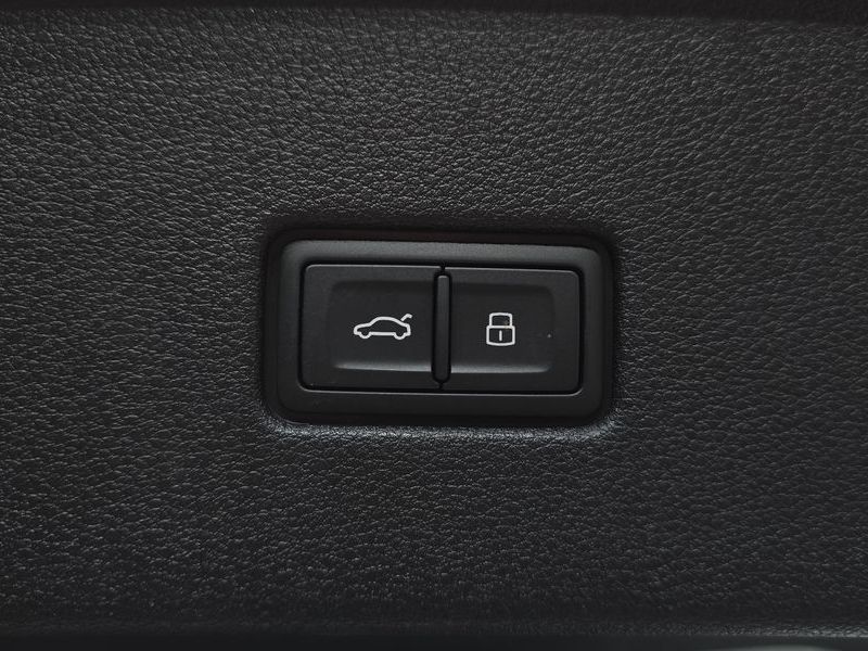 2023 Audi Q8 55 TFSI Quattro Premium photo 19