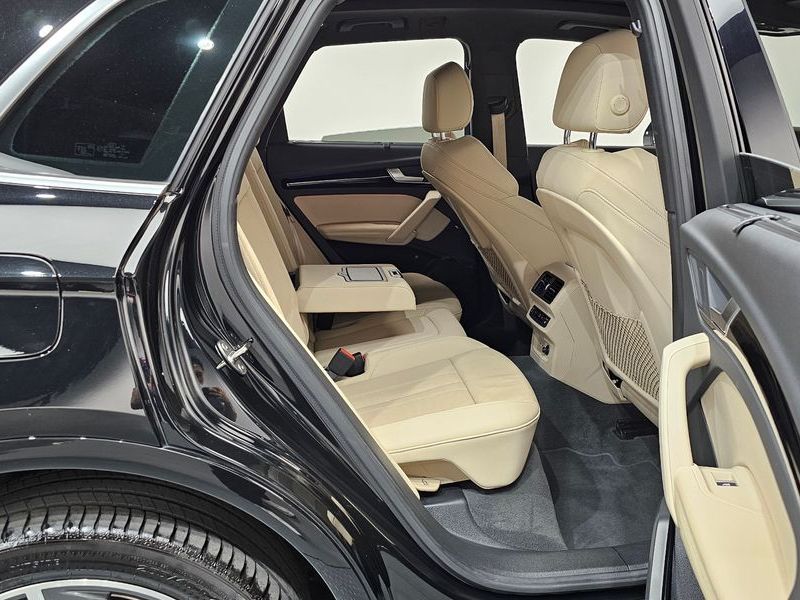 2022 Audi Q5 45 TFSI Quattro Premium photo 11