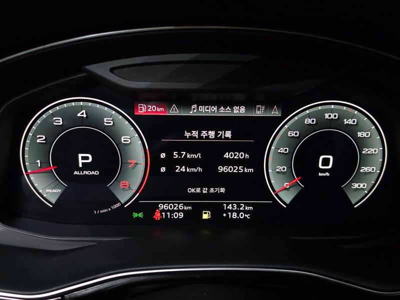 2022 Audi Q8 55 TFSI Quattro Premium photo 8